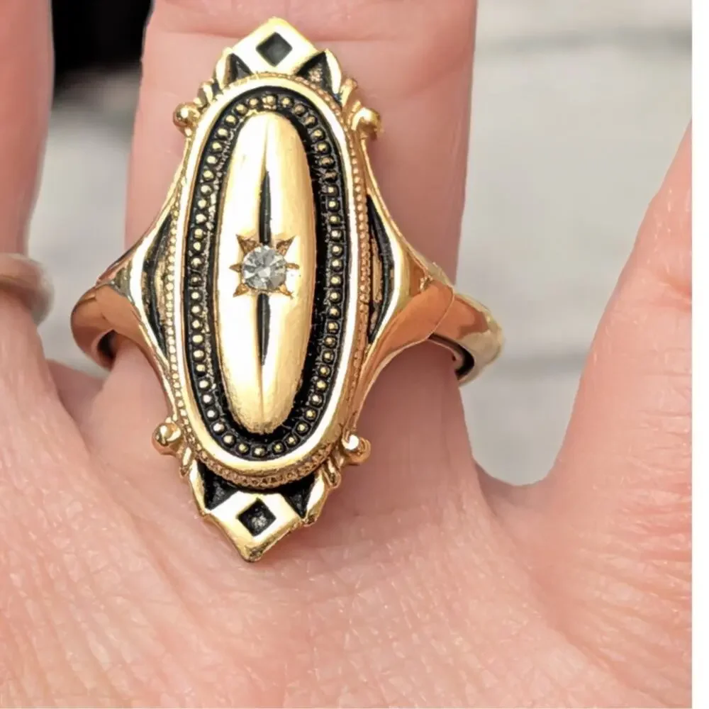 Vintage 1976 Avon Kensington Ring Victorian Revival Gold Tone Starburst Pattern